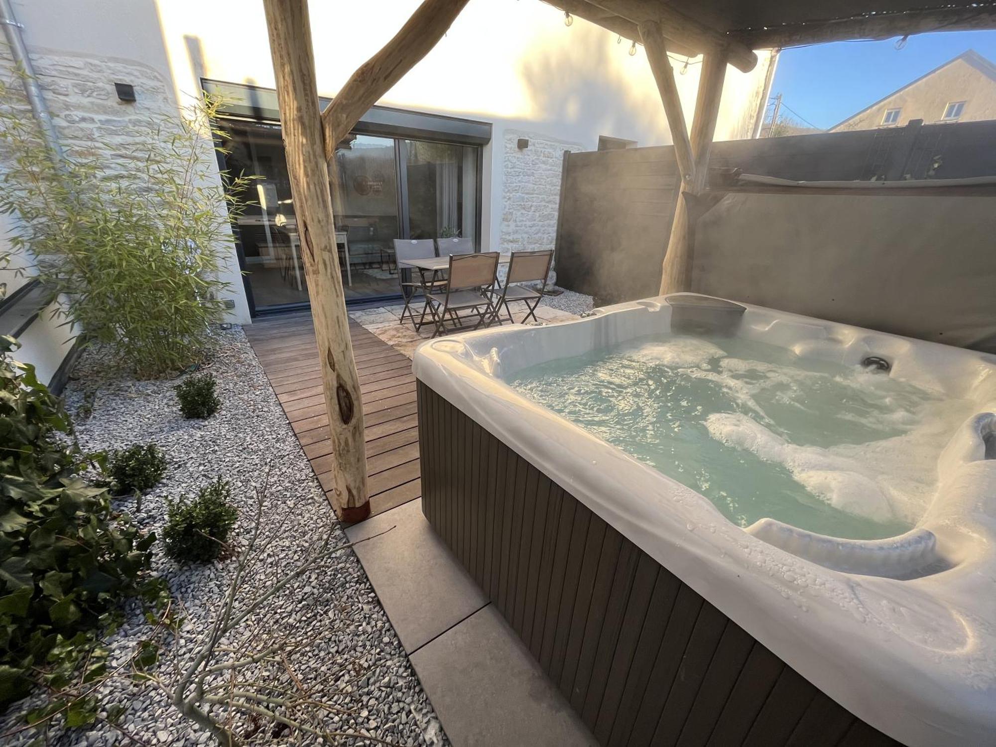 Sejour Detente - Appart'Hotel N 1 Avec Jaccuzi, Piscine Et Petit-Dejeuner Chouzelot Экстерьер фото