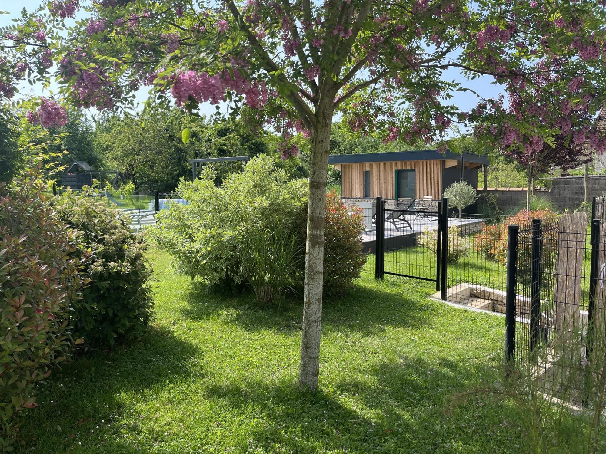 Sejour Detente - Appart'Hotel N 1 Avec Jaccuzi, Piscine Et Petit-Dejeuner Chouzelot Экстерьер фото